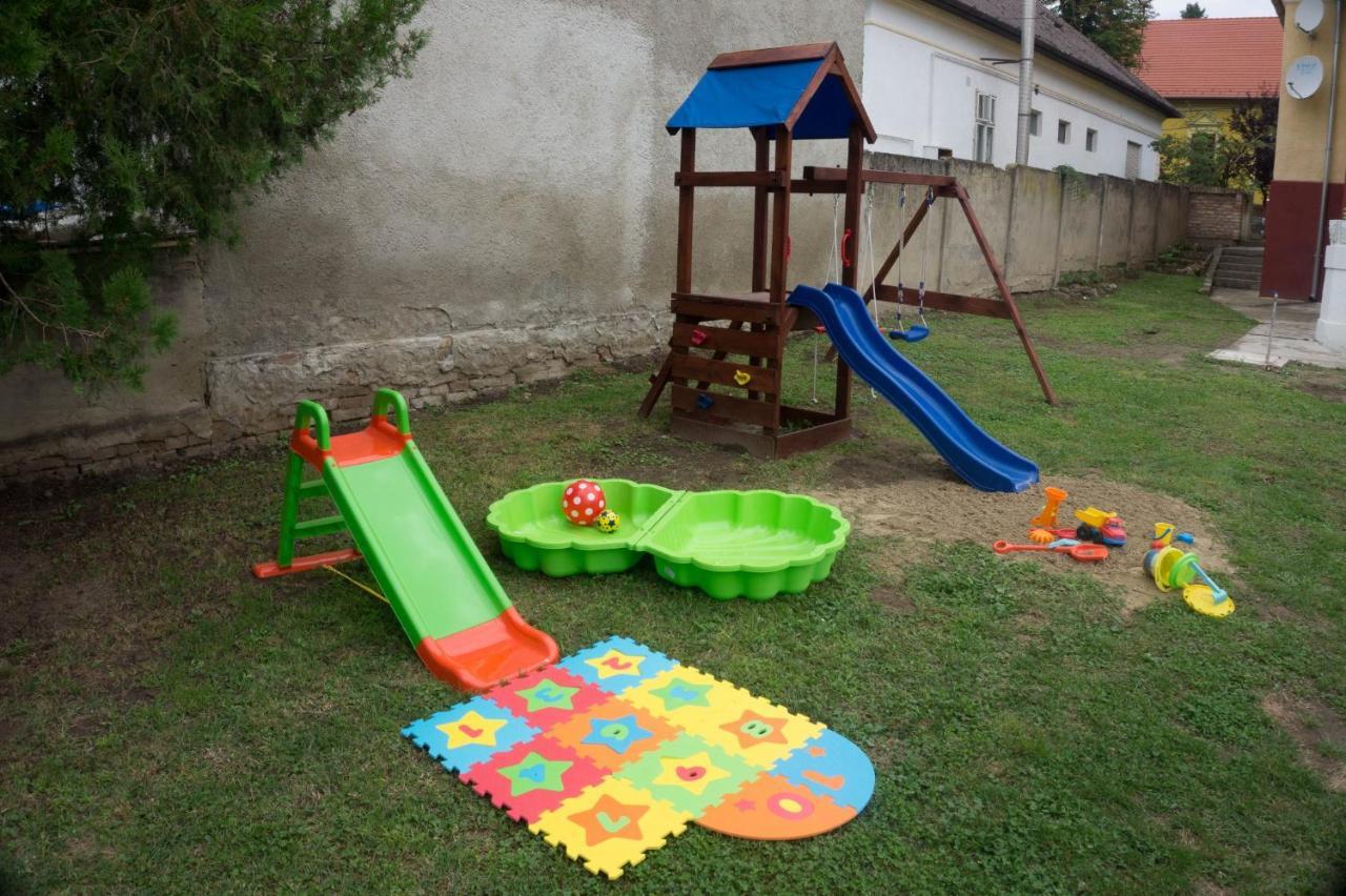 Servus Vendeghaz 2 Lengyeltoti エクステリア 写真